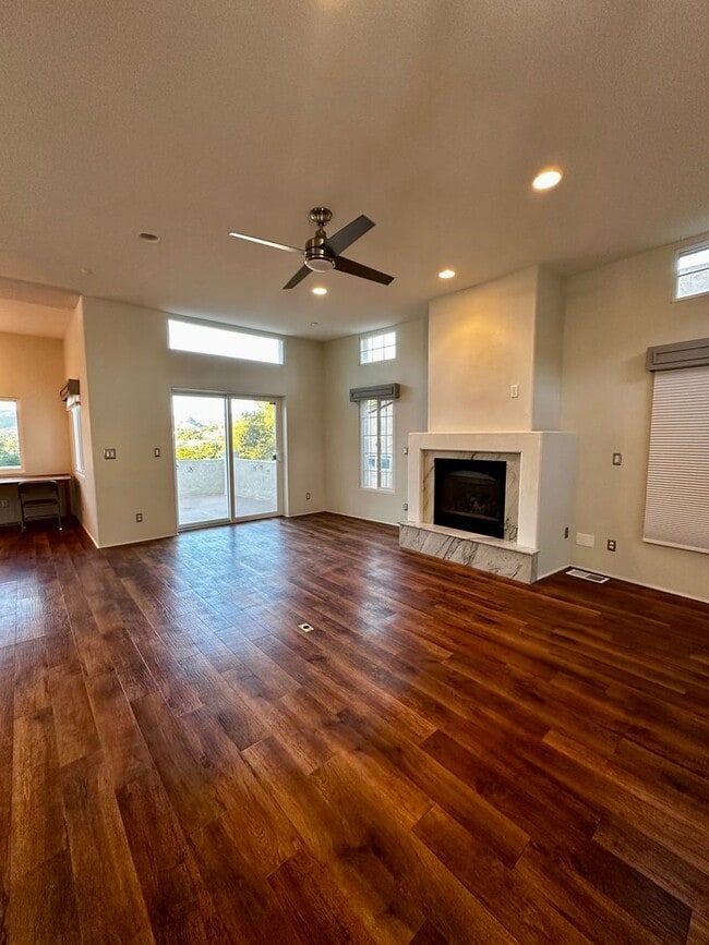 Building Photo - 3 bed 2 bath Well-Maintained Home in Prime...