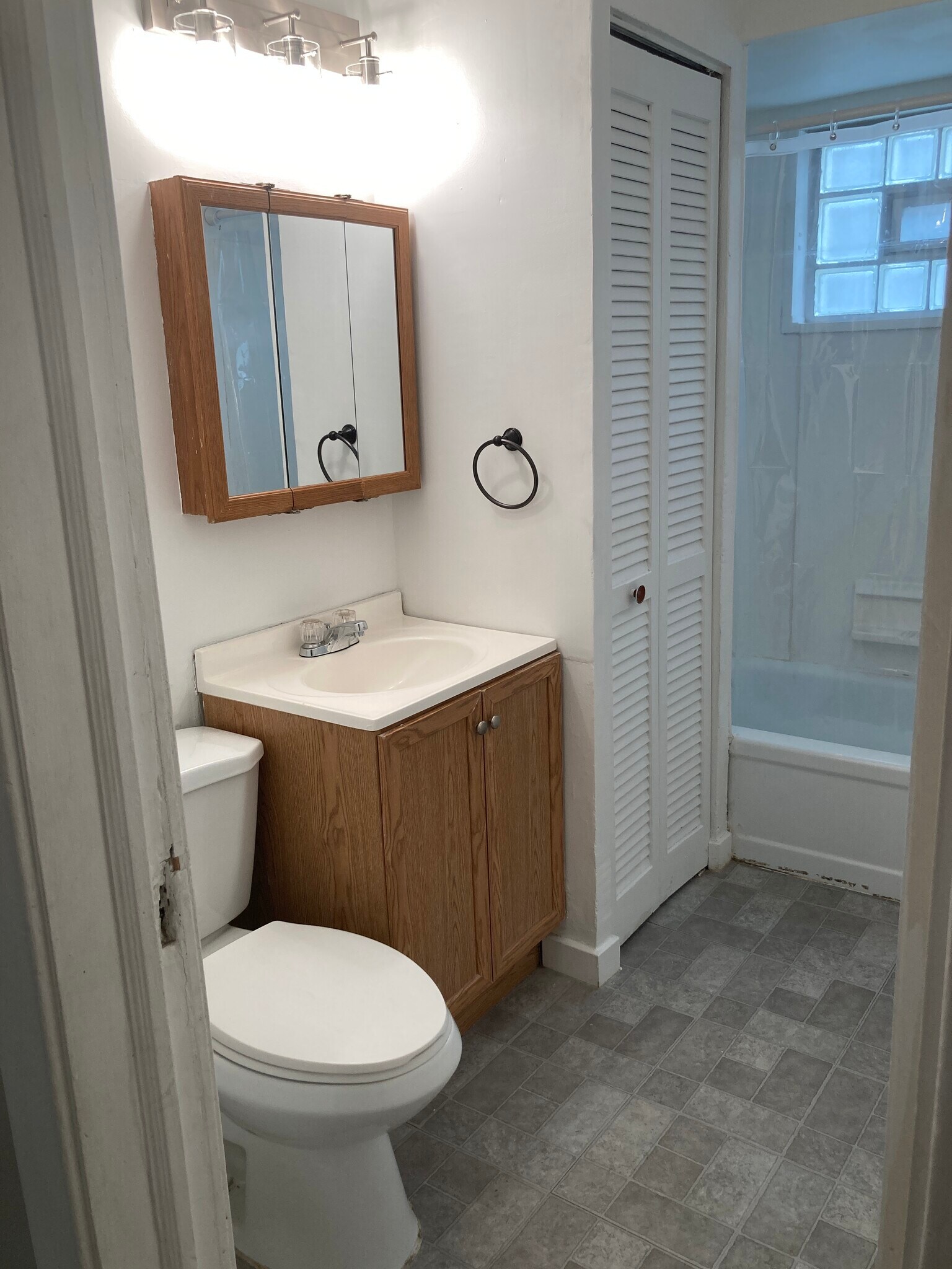 Building Photo - 1273 Fry Ave