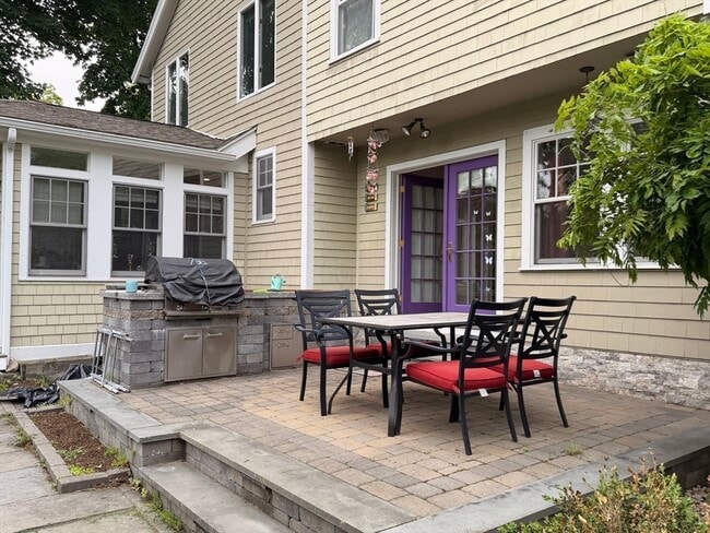 Building Photo - 410 Marrett Rd