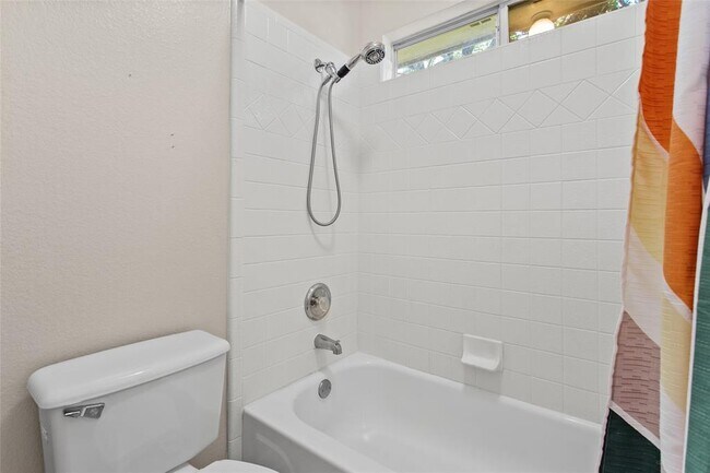 Building Photo - 5950 Mesa Verde Cir