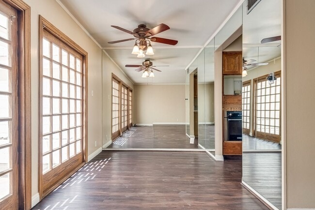 Building Photo - 3016 El Camino Ave