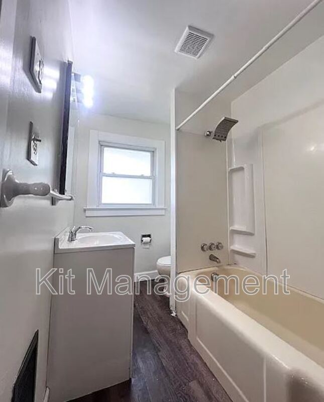 Building Photo - 4225 N Haven Ave