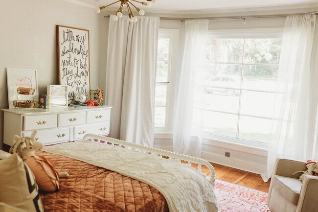 Building Photo - Call Peggy 501 676 1758