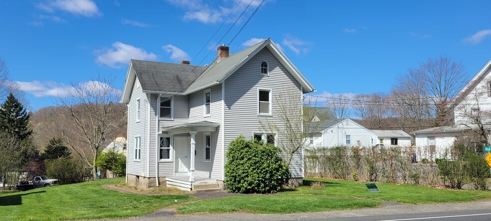 Building Photo - 22 Maple St