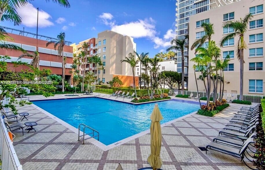 Building Photo - 2001 Biscayne Blvd