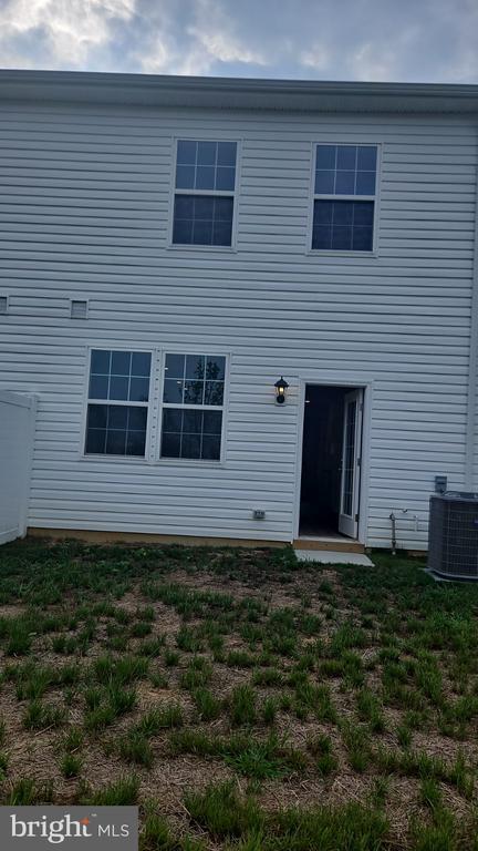 Building Photo - 30 Elliot Ln