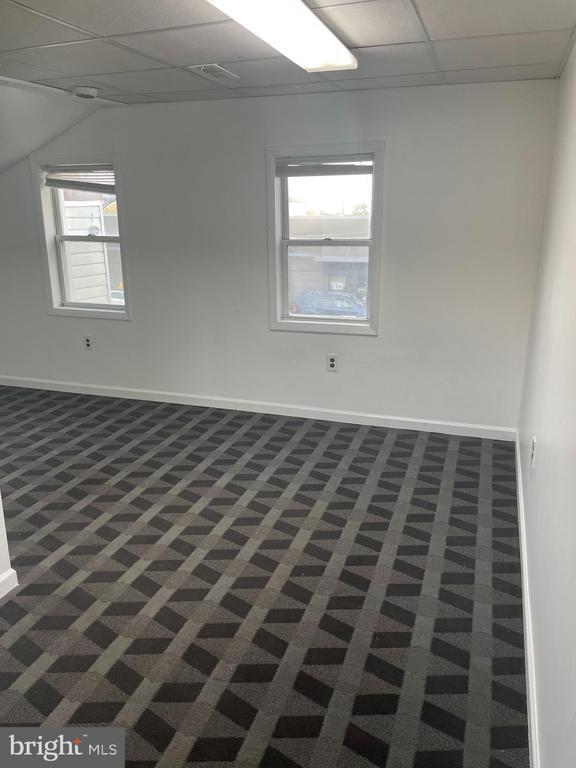 Building Photo - 7909 Oxford Ave