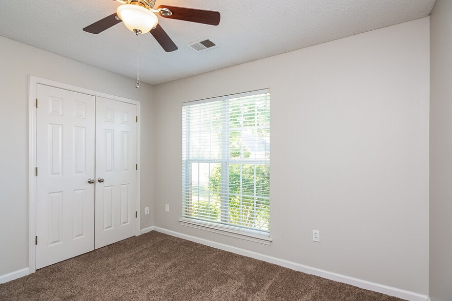 Building Photo - 2885 Rutherford Dr