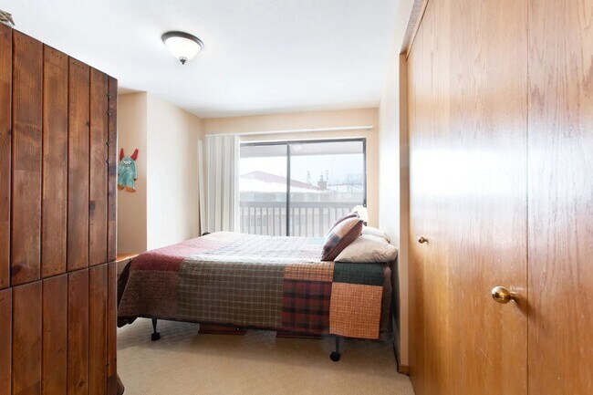 Building Photo - 716 Lagoon Dr