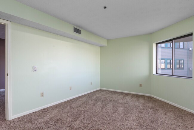 Building Photo - 10 Kellogg Rd