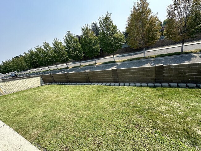 Building Photo - Breathtaking Rambler in Richland