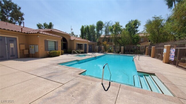 Building Photo - 2141 Hussium Hills St