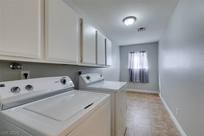 Building Photo - 3221 E Rochelle Ave