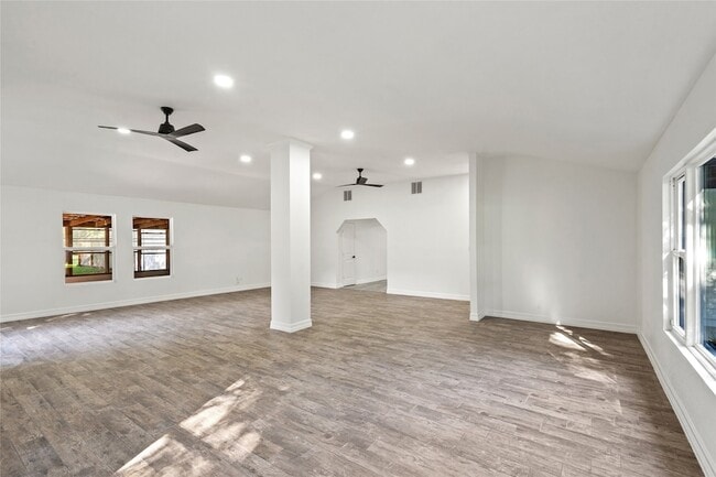 Building Photo - 5425 Jeffrey St