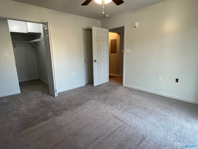 Building Photo - 5040 7 Pine Cir