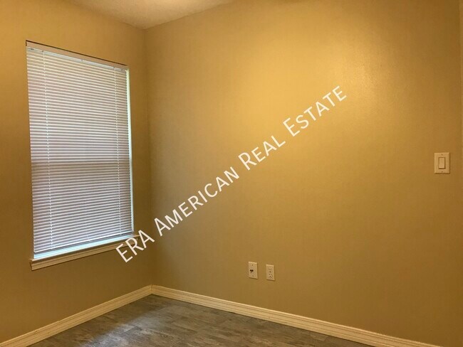 Building Photo - 205 Esmond Ct