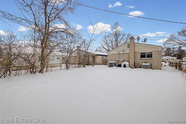 Building Photo - 21046 Wakedon St