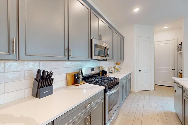 Building Photo - 1542 Park Path Dr