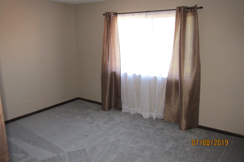 Building Photo - 14785 Lake View Dr