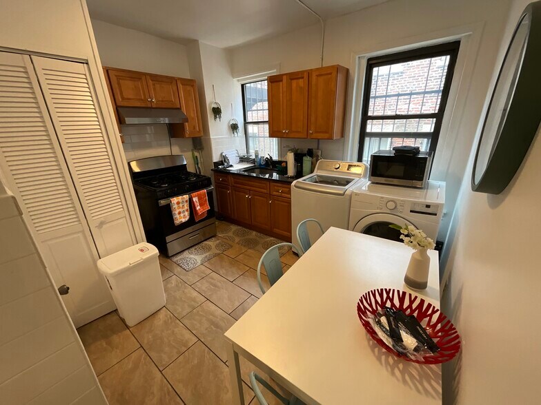 Building Photo - 871 Harrison Ave