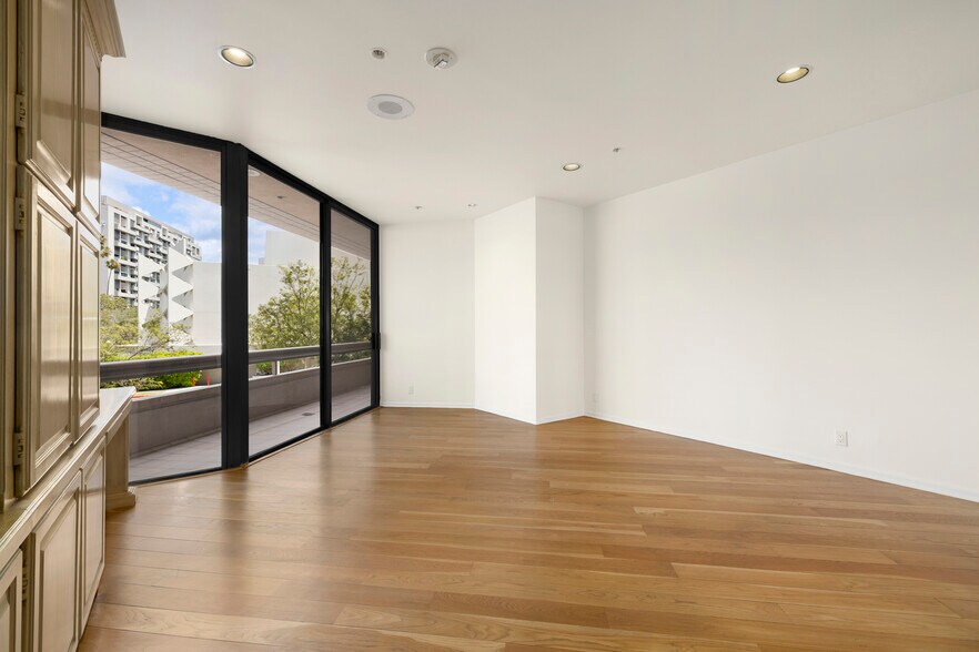 Building Photo - 10430 Wilshire Blvd
