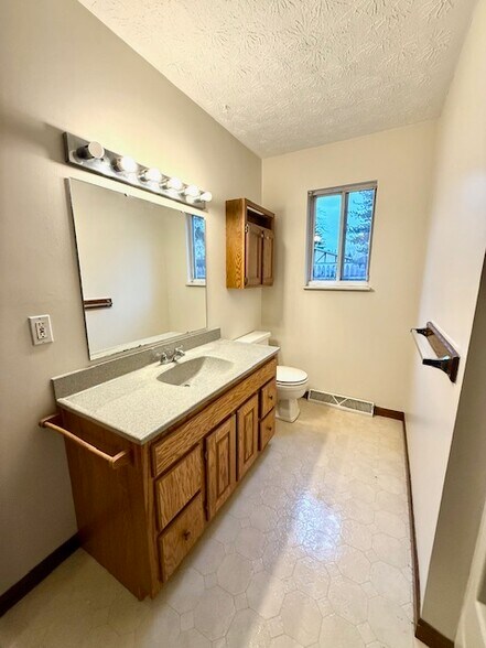 Building Photo - 6247 Amanda Dr