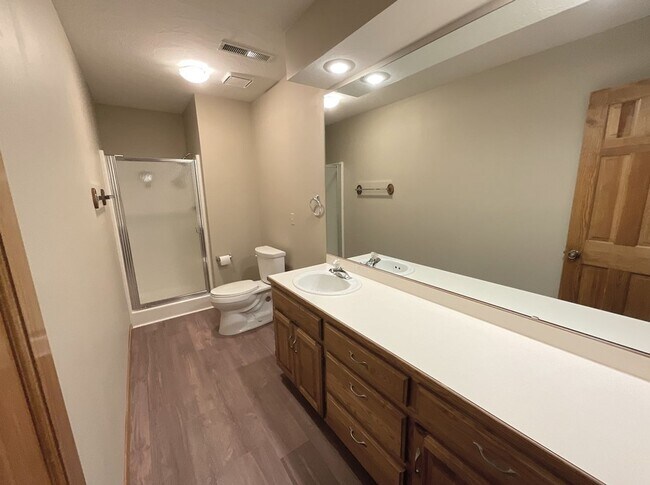 Building Photo - LEASING