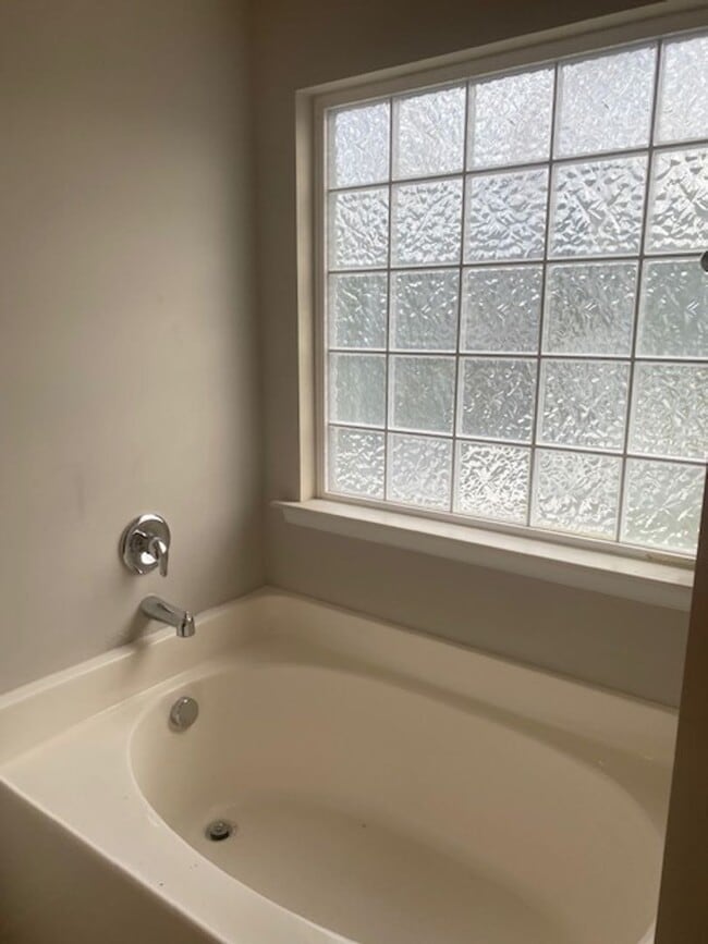 Building Photo - 203 Linfoot Ct