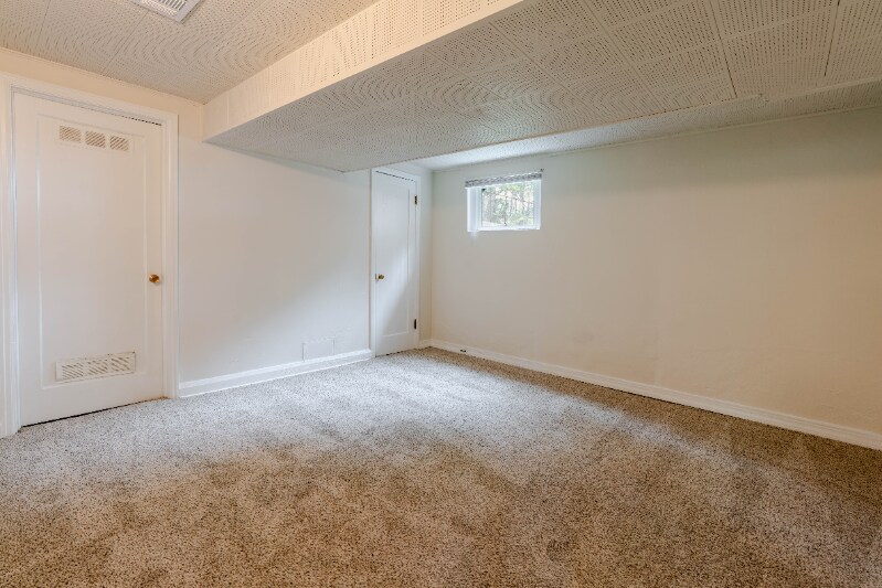 Building Photo - 2503 Glen View Ave