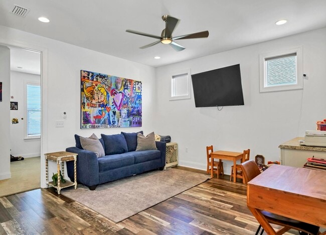 Building Photo - 175 Christian Dr