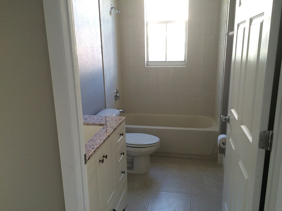Building Photo - 1663 SE 29th St # 109