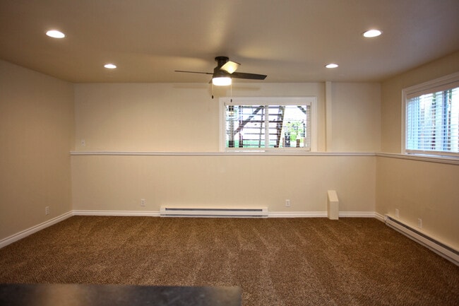 Building Photo - 417 E Foster Ave