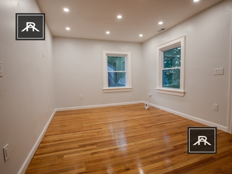 Building Photo - 48 Greycliff Rd