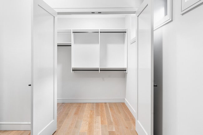 Building Photo - 1810 N Wells St