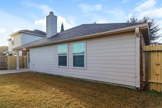 Building Photo - 7543 Summer Dale Dr