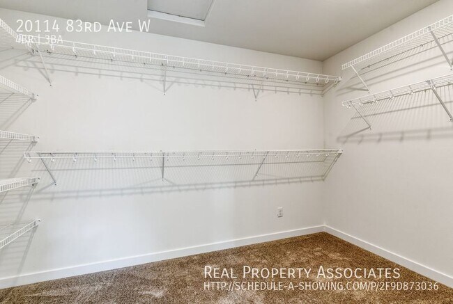 Building Photo - Edmonds Home