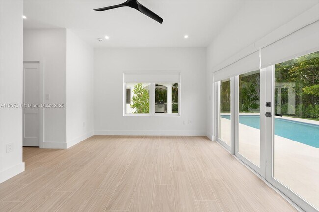 Building Photo - 1213 Andora Ave