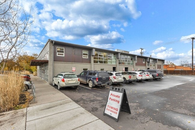 Building Photo - Modern 2 Bed / 2.5 Bath Condo with Office ...