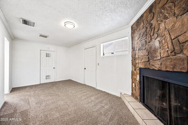 Building Photo - 2208 N 47th Ln