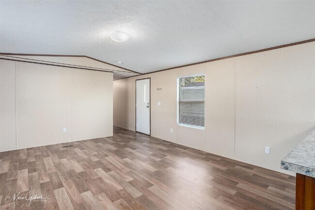 Building Photo - "Charming 3-Bedroom Home with 2 Full Baths in Prime Bossier City Location!"