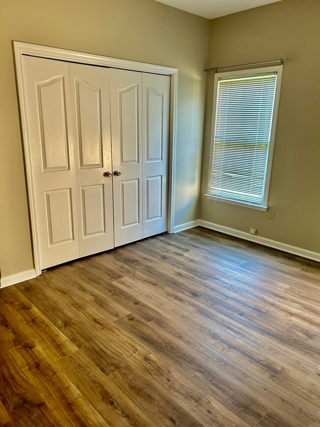 Building Photo - 1250 Sugar Ln