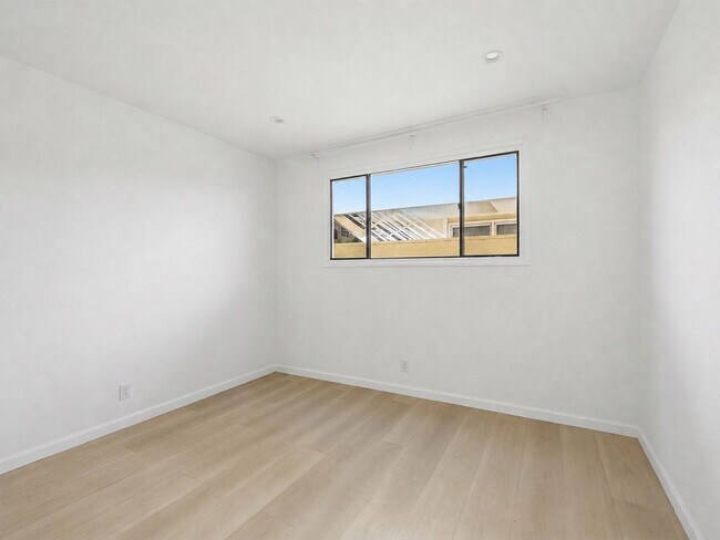 Building Photo - 337 Rexford Dr