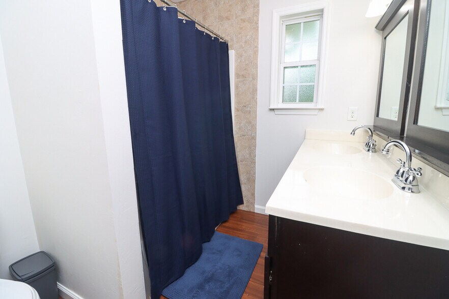 Building Photo - 1904 Karen Ln