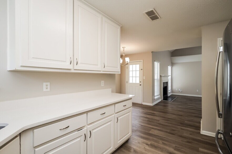 Building Photo - 545 Wyntuck Dr