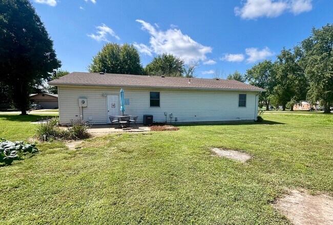 Building Photo - 644 Tamarach Dr