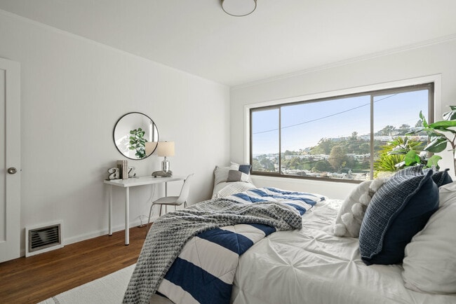 Building Photo - 724 Teresita Blvd