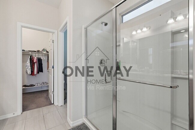 Building Photo - 392 S 194th Ln