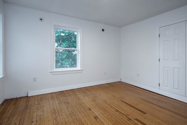 Building Photo - 11 Deforrest Ave