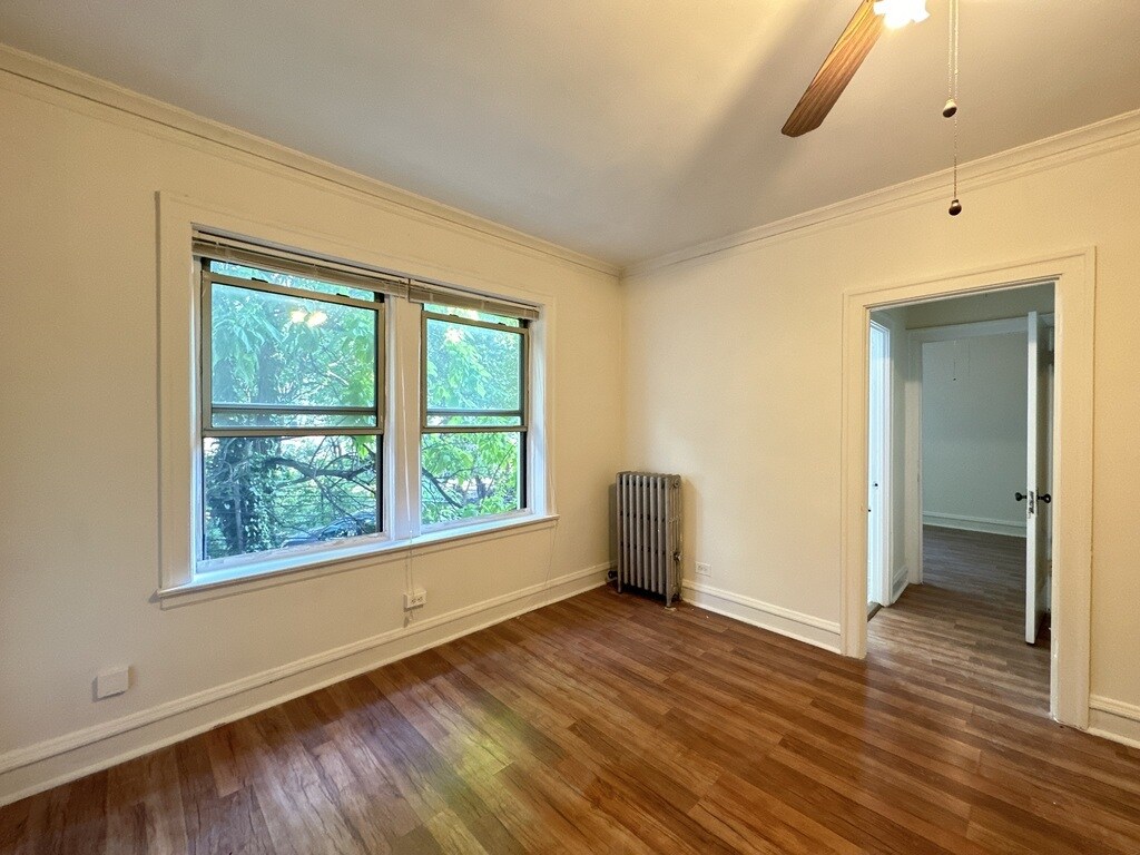 Building Photo - 2536 N Sawyer Ave