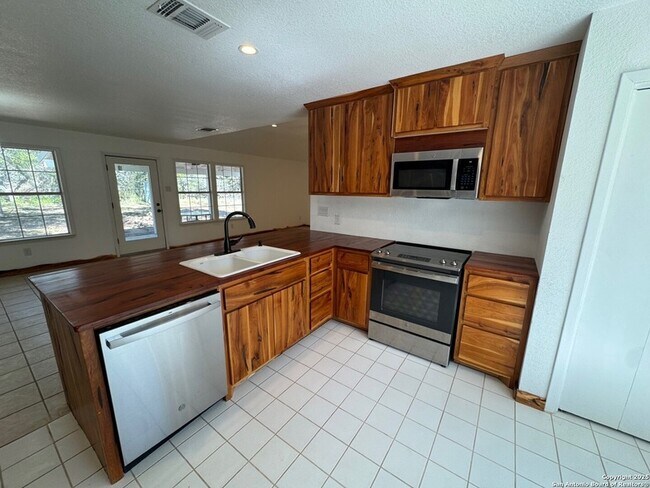 Building Photo - 675 Lacey Dr